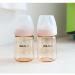 Bình sữa Moyuum cho bé