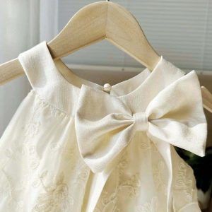 Váy hoa thêu nổi cho bé gái