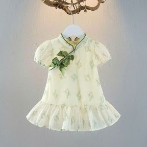 Váy cổ tàu cách điệu cho bé gái
